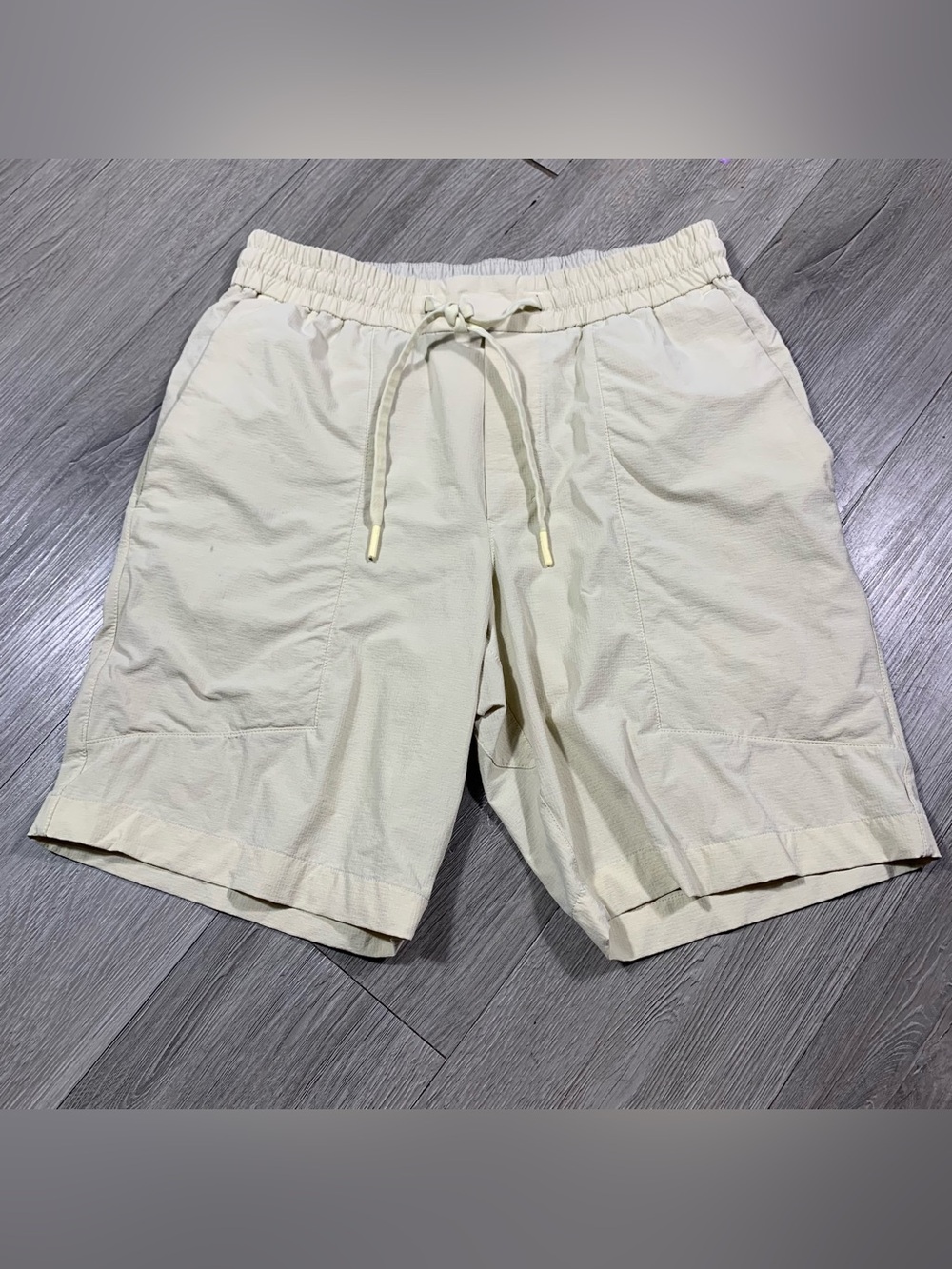 Lululemon Stretch Ripstop Short 8” Light Khaki size S